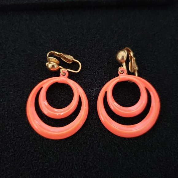 2 For $20   Brite Vintage  60"s  Orange Clip on earrings - Picture 5 of 6